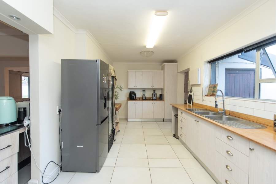 5 Bedroom Property for Sale in Lovemore Heights Estate Eastern Cape